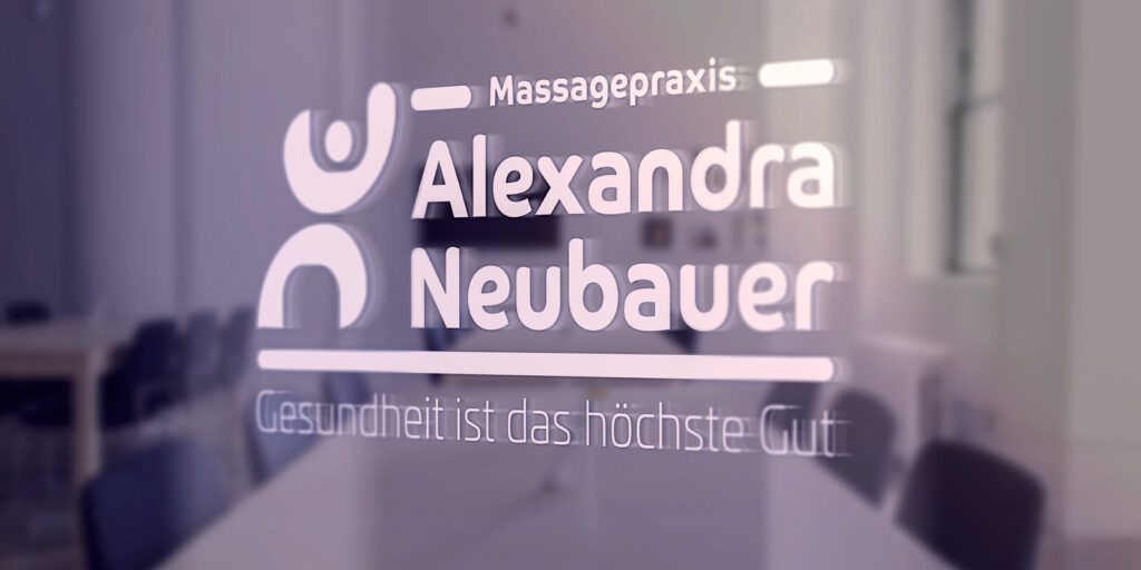 Glastür mit Logo Alexandra Neubauer