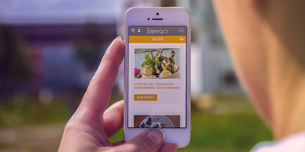 Steiraöl Website auf einem Smartphone abgebildet