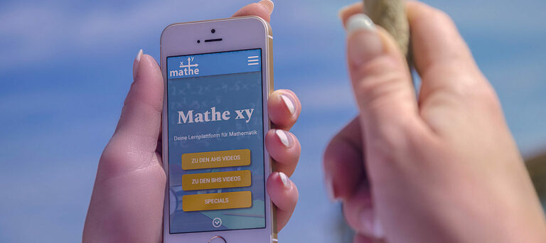 Mathe xy Website auf einem Smartphone