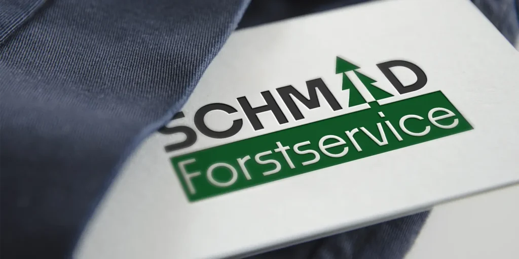 Schmid Forstservice Logo auf einer weißen Visitenkarte